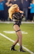 Бейонсе (Beyonce) sings during Pepsi Super Bowl 50 Halftime Show at Levi's Stadium (06.02.2016) (68xHQ) 2244e8464177842
