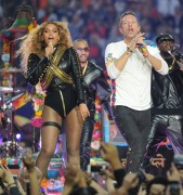 Бейонсе (Beyonce) sings during Pepsi Super Bowl 50 Halftime Show at Levi's Stadium (06.02.2016) (68xHQ) 234f8f464177904