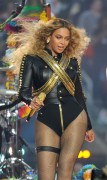 Бейонсе (Beyonce) sings during Pepsi Super Bowl 50 Halftime Show at Levi's Stadium (06.02.2016) (68xHQ) 2636f0464178002