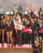 Бейонсе (Beyonce) sings during Pepsi Super Bowl 50 Halftime Show at Levi's Stadium (06.02.2016) (68xHQ) 32e6b6464177752
