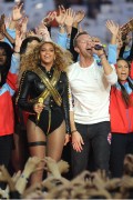 Бейонсе (Beyonce) sings during Pepsi Super Bowl 50 Halftime Show at Levi's Stadium (06.02.2016) (68xHQ) 792924464177443