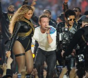 Бейонсе (Beyonce) sings during Pepsi Super Bowl 50 Halftime Show at Levi's Stadium (06.02.2016) (68xHQ) B8dcae464178169