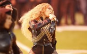 Бейонсе (Beyonce) sings during Pepsi Super Bowl 50 Halftime Show at Levi's Stadium (06.02.2016) (68xHQ) F299d4464177776