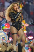 Бейонсе (Beyonce) sings during Pepsi Super Bowl 50 Halftime Show at Levi's Stadium (06.02.2016) (68xHQ) F8e7b5464178117
