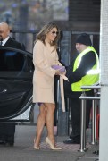 Элизабет Хёрли / Elizabeth Hurley - arriving for an interview on the Lorraine Show in London (10.02.16) 1a21f6464404783
