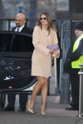 Элизабет Хёрли / Elizabeth Hurley - arriving for an interview on the Lorraine Show in London (10.02.16) 9d89bf464404764