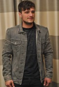 Джош Хатчерсон (Josh Hutcherson) 'The Hunger Games - Mockingjay Part 2' Press Conference Portraits by Yoram Kahana, 03.11.2015 - 25xHQ 4b94f6464949351