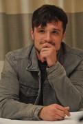 Джош Хатчерсон (Josh Hutcherson) 'The Hunger Games - Mockingjay Part 2' Press Conference Portraits by Yoram Kahana, 03.11.2015 - 25xHQ A24beb464949427