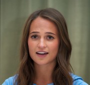 Алисия Викандер (Alicia Vikander) Hollywood Foreign Press Association press conference for 'The Man from U.N.C.L.E.' in London (July 23, 2015) 5427a8465617081
