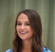 Алисия Викандер (Alicia Vikander) Hollywood Foreign Press Association press conference for 'The Man from U.N.C.L.E.' in London (July 23, 2015) 9a97fb465617075