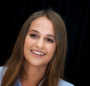 Алисия Викандер (Alicia Vikander) 'The Danish Girl' Press Conference during the 2015 Toronto International Film Festival (13.09.2015) 9ba071465618372