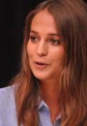 Алисия Викандер (Alicia Vikander) 'The Danish Girl' Press Conference during the 2015 Toronto International Film Festival (13.09.2015) D4e21e465618090