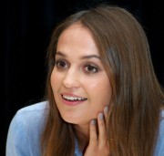 Алисия Викандер (Alicia Vikander) 'The Danish Girl' Press Conference during the 2015 Toronto International Film Festival (13.09.2015) E70b01465618385