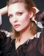 Мишель Пфайффер (Michelle Pfeiffer) Davis Factor PhotoShoot 2002 - 3xHQ D75f4c466319325