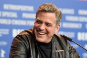 Джордж Клуни (George Clooney) 'Hail, Caesar' Press Conference during the 66th Berlinale International Film Festival in Berlin, 11.02.2016 (19xHQ) C9f419466664141