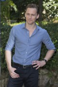 Том Хиддлстон (Tom Hiddleston) Attends a photocall for ‘Crimson Peak’ at Le Jardin de Russie in Rome, Italy, 28.09.2015 (89xHQ) 06d157467416566