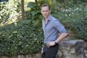 Том Хиддлстон (Tom Hiddleston) Attends a photocall for ‘Crimson Peak’ at Le Jardin de Russie in Rome, Italy, 28.09.2015 (89xHQ) 08a23d467416134