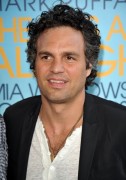 Марк Руффало (Mark Ruffalo) Los Angeles Premiere of The Kids Are All Right held at the Regal Cinemas at LA Live Downtown in Los Angeles (17.06.2010) - 61xHQ 125254467411844
