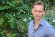 Том Хиддлстон (Tom Hiddleston) Attends a photocall for ‘Crimson Peak’ at Le Jardin de Russie in Rome, Italy, 28.09.2015 (89xHQ) 22634a467415890