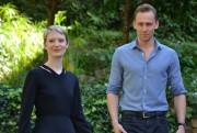 Том Хиддлстон (Tom Hiddleston) Attends a photocall for ‘Crimson Peak’ at Le Jardin de Russie in Rome, Italy, 28.09.2015 (89xHQ) 710c0d467416319