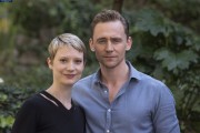Том Хиддлстон (Tom Hiddleston) Attends a photocall for ‘Crimson Peak’ at Le Jardin de Russie in Rome, Italy, 28.09.2015 (89xHQ) 95a2df467415528