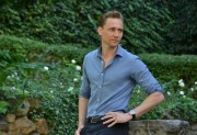 Том Хиддлстон (Tom Hiddleston) Attends a photocall for ‘Crimson Peak’ at Le Jardin de Russie in Rome, Italy, 28.09.2015 (89xHQ) 98ff19467416303