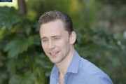 Том Хиддлстон (Tom Hiddleston) Attends a photocall for ‘Crimson Peak’ at Le Jardin de Russie in Rome, Italy, 28.09.2015 (89xHQ) A391fa467416133