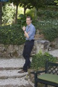 Том Хиддлстон (Tom Hiddleston) Attends a photocall for ‘Crimson Peak’ at Le Jardin de Russie in Rome, Italy, 28.09.2015 (89xHQ) B84f2d467416059
