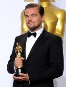 Леонардо ДиКаприо (Leonardo DiCaprio) 88th Annual Academy Awards at Hollywood & Highland Center in Hollywood, California, 28.02.2016 (9xHQ) E7e34a468365889