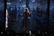 Адель (Adele) BRIT Awards 2016 in London, show, 24.02.2016 (79xHQ) C2b3d4468709781