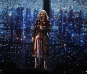 Адель (Adele) BRIT Awards 2016 in London, show, 24.02.2016 (79xHQ) D8854f468709800