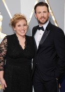 Крис Эванс (Chris Evans) 88th Annual Academy Awards at Hollywood & Highland Center in Hollywood, 28.02.2016 (12xHQ) 1bdbeb468712803