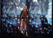 Адель (Adele) BRIT Awards 2016 in London, show, 24.02.2016 (79xHQ) 8cc769468710204