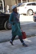 Лупита Нионго (Lupita Nyong'o) Arriving at the Publich Theatre in New York, 21.11.2015 (16xHQ) 327c04470493975