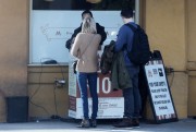 Эмма Робертс (Emma Roberts) out shopping in West Hollywood, 31.01.2016 (52xHQ) 4dc1fb470491086