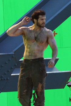 Henry Cavill News: Henry Cavill Is All Muscles In Exclusive 'Man of ...