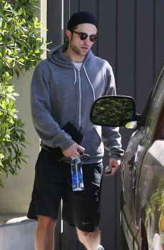 Robert Pattinson Life: New Pictures of Rob in LA today